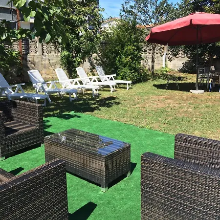 Casa Con Jardín Con 2 Alojamientos, Con Jardines No Compartidos Y Aparcamiento Privado