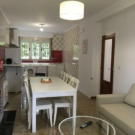 Сasa de vacaciones Casa Con Jardín *