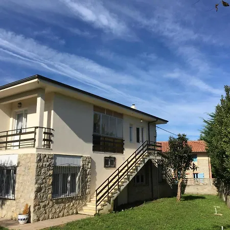 Сasa de vacaciones Casa Con Jardín *