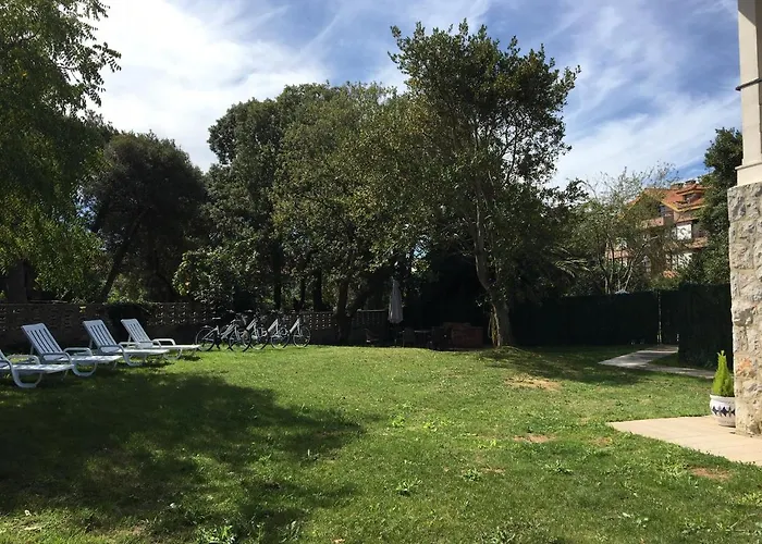 Casa Con Jardin Con 2 Alojamientos, Con Jardines No Compartidos Y Aparcamiento Privado