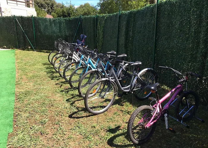 Casa Con Jardin Con 2 Alojamientos, Con Jardines No Compartidos Y Aparcamiento Privado