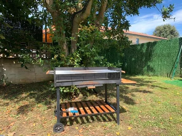 Casa Con Jardin Con 2 Alojamientos, Con Jardines No Compartidos Y Aparcamiento Privado *