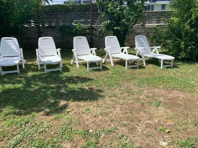 Casa Con Jardin Con 2 Alojamientos, Con Jardines No Compartidos Y Aparcamiento Privado