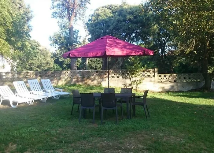 Casa Con Jardin Con 2 Alojamientos, Con Jardines No Compartidos Y Aparcamiento Privado