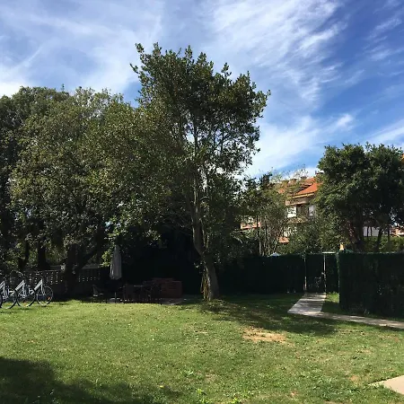 Casa Con Jardin Con 2 Alojamientos, Con Jardines No Compartidos Y Aparcamiento Privado *