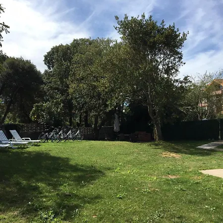 Casa Con Jardin Con 2 Alojamientos, Con Jardines No Compartidos Y Aparcamiento Privado