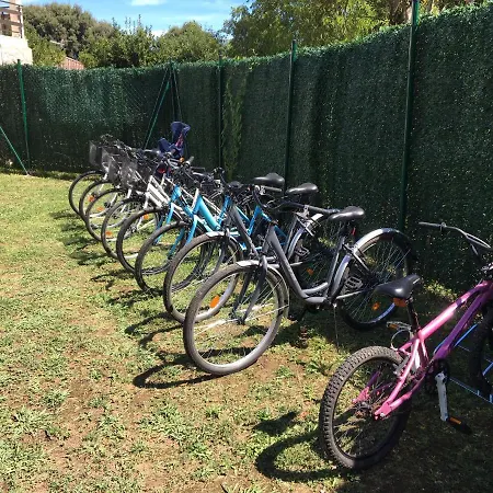 Casa Con Jardin Con 2 Alojamientos, Con Jardines No Compartidos Y Aparcamiento Privado