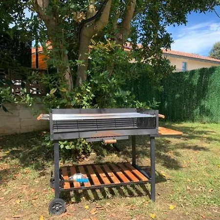 Casa Con Jardin Con 2 Alojamientos, Con Jardines No Compartidos Y Aparcamiento Privado *