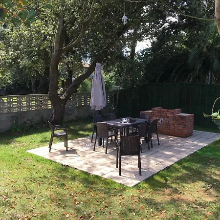 Casa Con Jardin Con 2 Alojamientos, Con Jardines No Compartidos Y Aparcamiento Privado *