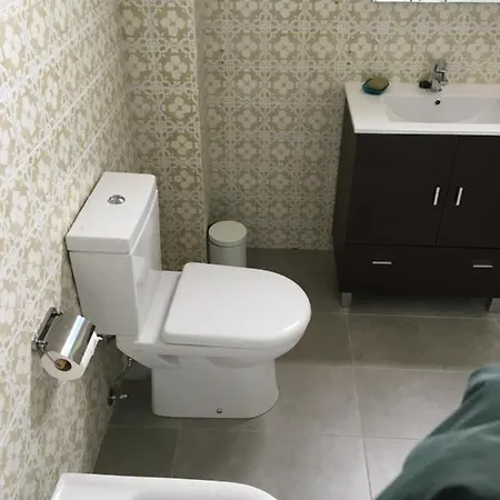 Casa Con Jardin Con 2 Alojamientos, Con Jardines No Compartidos Y Aparcamiento Privado Nyaraló