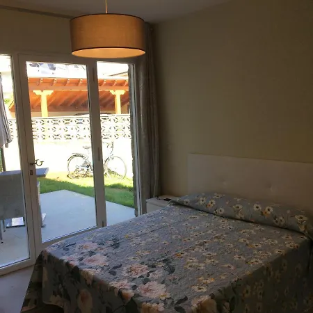 Casa Con Jardin Con 2 Alojamientos, Con Jardines No Compartidos Y Aparcamiento Privado Nyaraló *