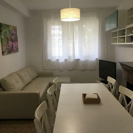 Nyaraló Casa Con Jardin Con 2 Alojamientos, Con Jardines No Compartidos Y Aparcamiento Privado *