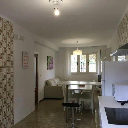 Casa Con Jardin Con 2 Alojamientos, Con Jardines No Compartidos Y Aparcamiento Privado Nyaraló *
