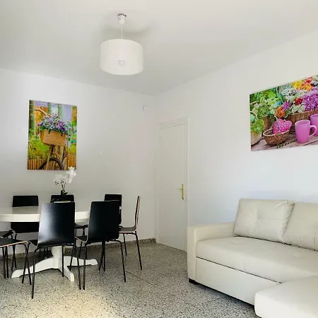 Casa Con Jardin Con 2 Alojamientos, Con Jardines No Compartidos Y Aparcamiento Privado