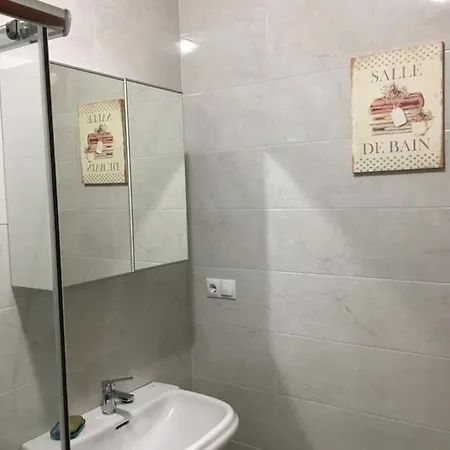 Casa Con Jardin Con 2 Alojamientos, Con Jardines No Compartidos Y Aparcamiento Privado Nyaraló